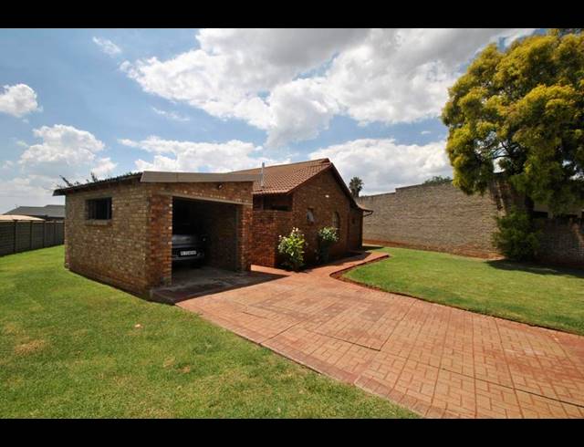 4 BEDROOM HOUSE FOR SALE IN DAWN PARK